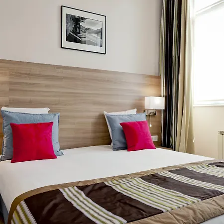Le Phenix Hotel