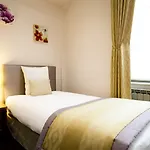 Le Phenix Hotel