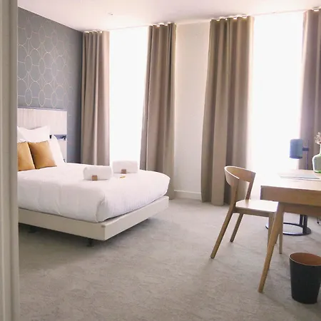 Le Phenix 4*