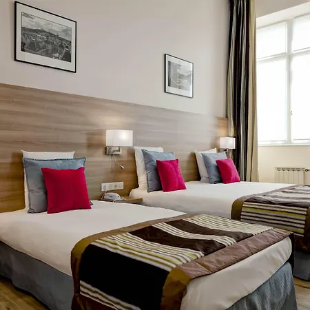 Le Phenix Hotel 4*