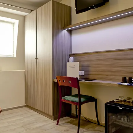 Le Phenix Otel