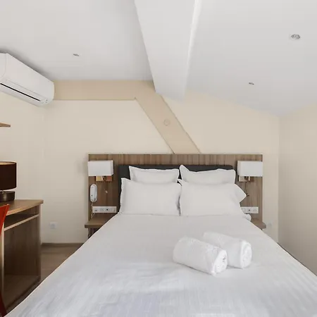 Le Phenix Hotel