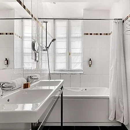 Le Phenix 4* ليون