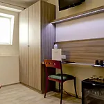 Le Phenix Hotel