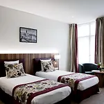 Le Phenix 4*