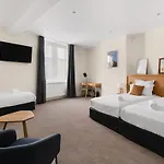 Le Phenix 4*